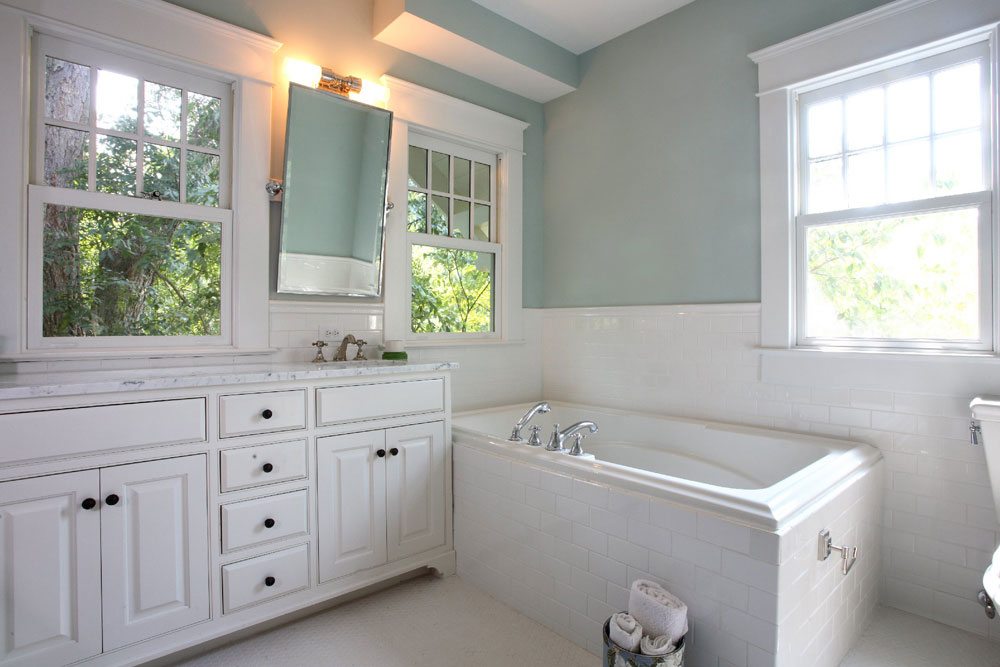 Hermitage home, white bathroom with blue accents