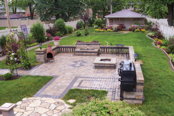 Enchanting Fire Pits: 5 Must-Haves for Your Backyard Oasis